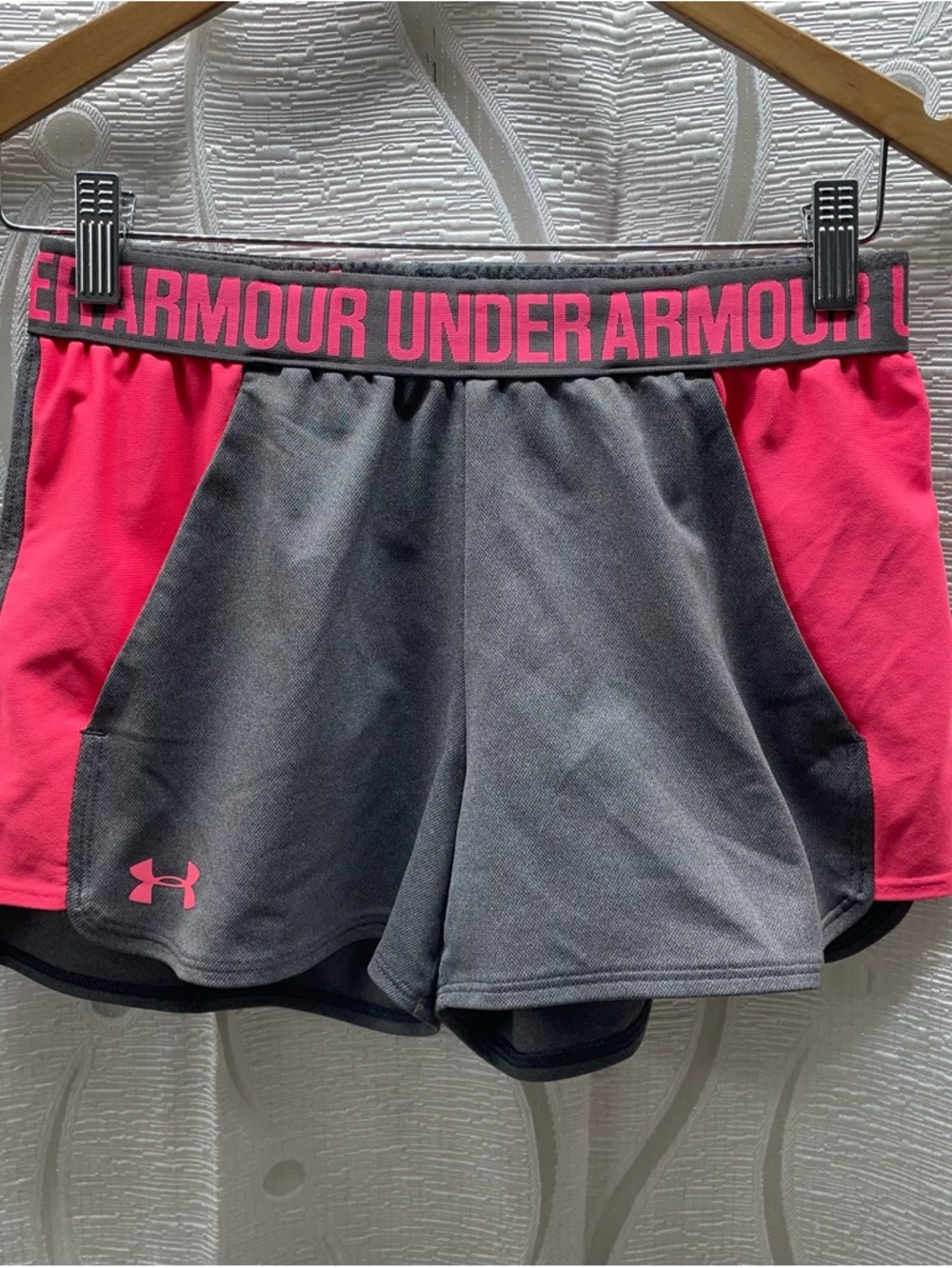 Under Armour Athletic Shorts Girls 10/12 Grey Pink Branded Waistband
